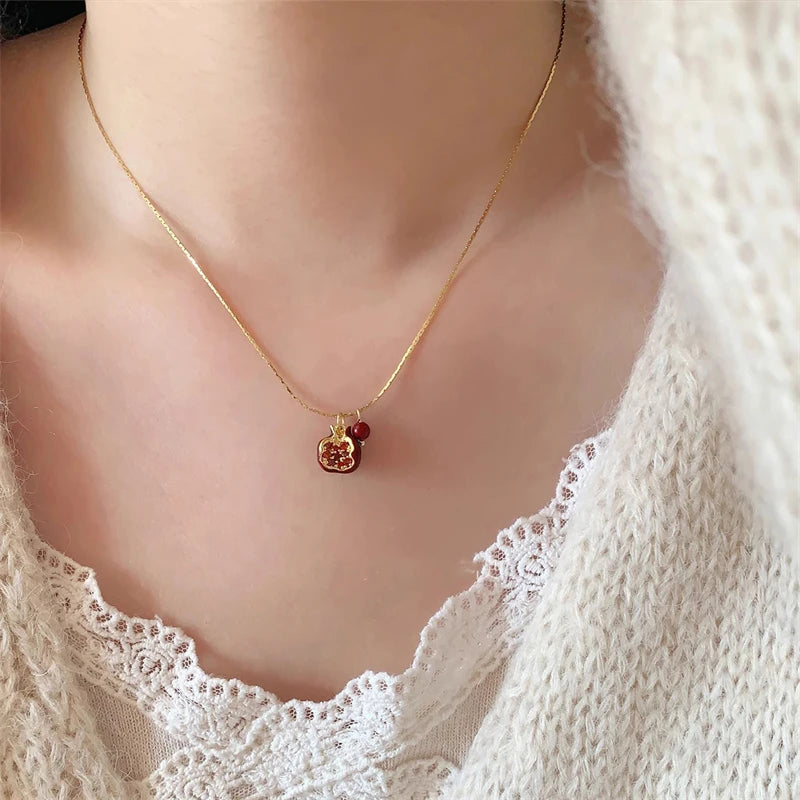 New Trendy Red Pomegranate Pendant Necklace for Women Sweet Cute Fruit Clavicle Chain Necklace Charm Choker Jewelry Party Gift