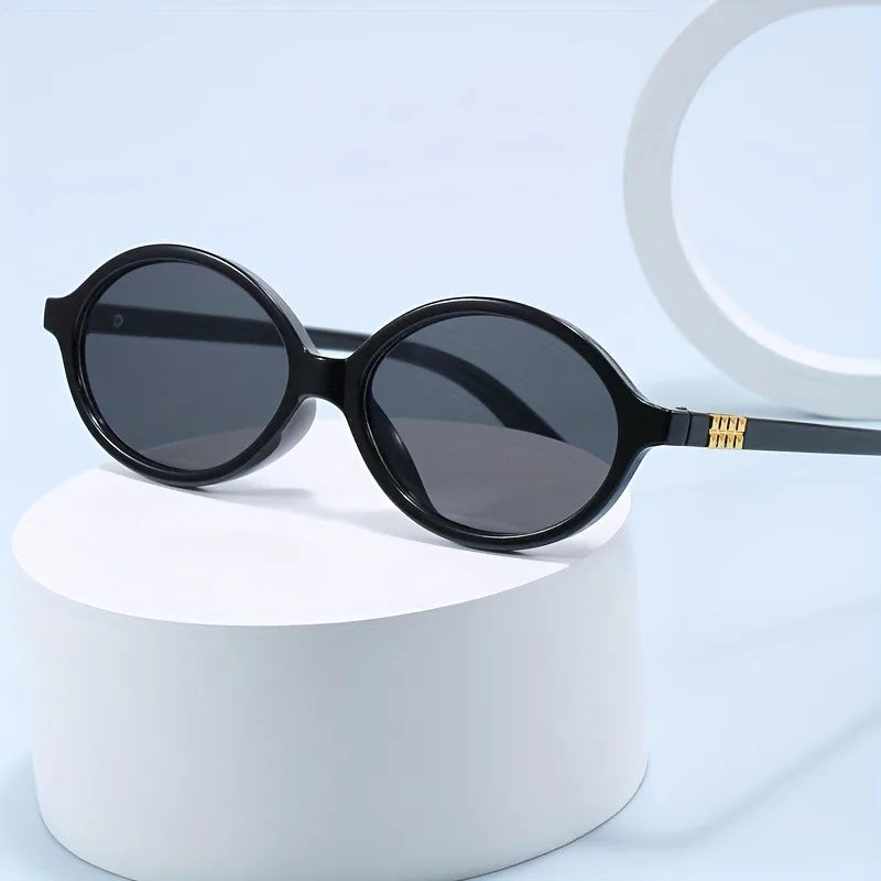 1 Pair Stylish Black Round Fashion Glasses for Women - UV Protection Perfect for Casual Outfits