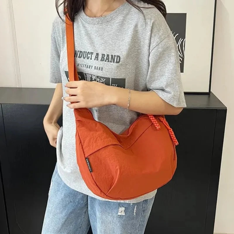Casual Nylon Dumpling aped Crossbody Bag Women's Large Capaci oulder Bag 2026 Autumn Season Zipper Closure Faionable Handbags