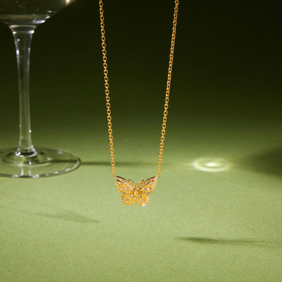Uworld Classic White Rhinestones Butterfly Pendant O-Chain Necklace For Women 18K PVD Gold Plated Stainless Steel Necklaces Gift