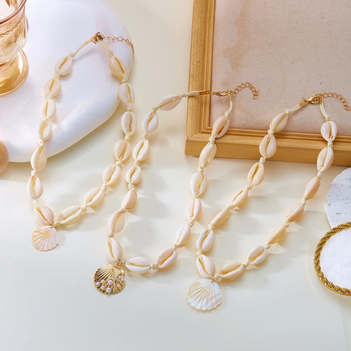 Bohemian Pearl Shell Choker Necklace For Women Girls Boho Beach Shell Pendant Rope Chain Necklace Summer Vacation Jewelry Gift