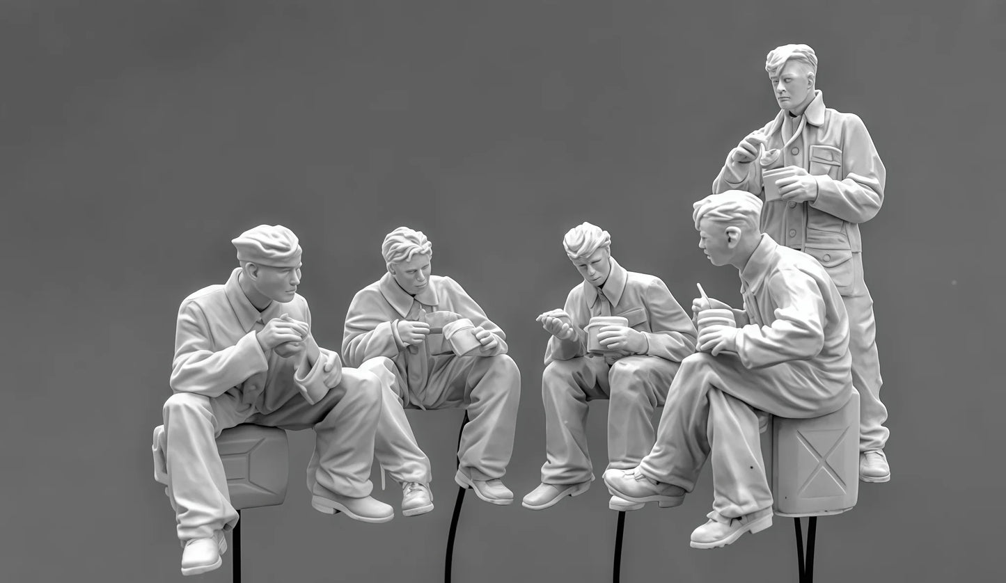 1: 35 Resin Model Kit GK, 5 Soldiers in Winter, Unpainted, Needs To Be Assembled