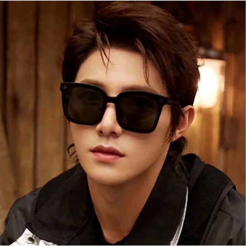 1 Pair of Over the counter Fashionable Glasses Lightweight Street Style Taking Photos Every Day To Keep Up with The Trend