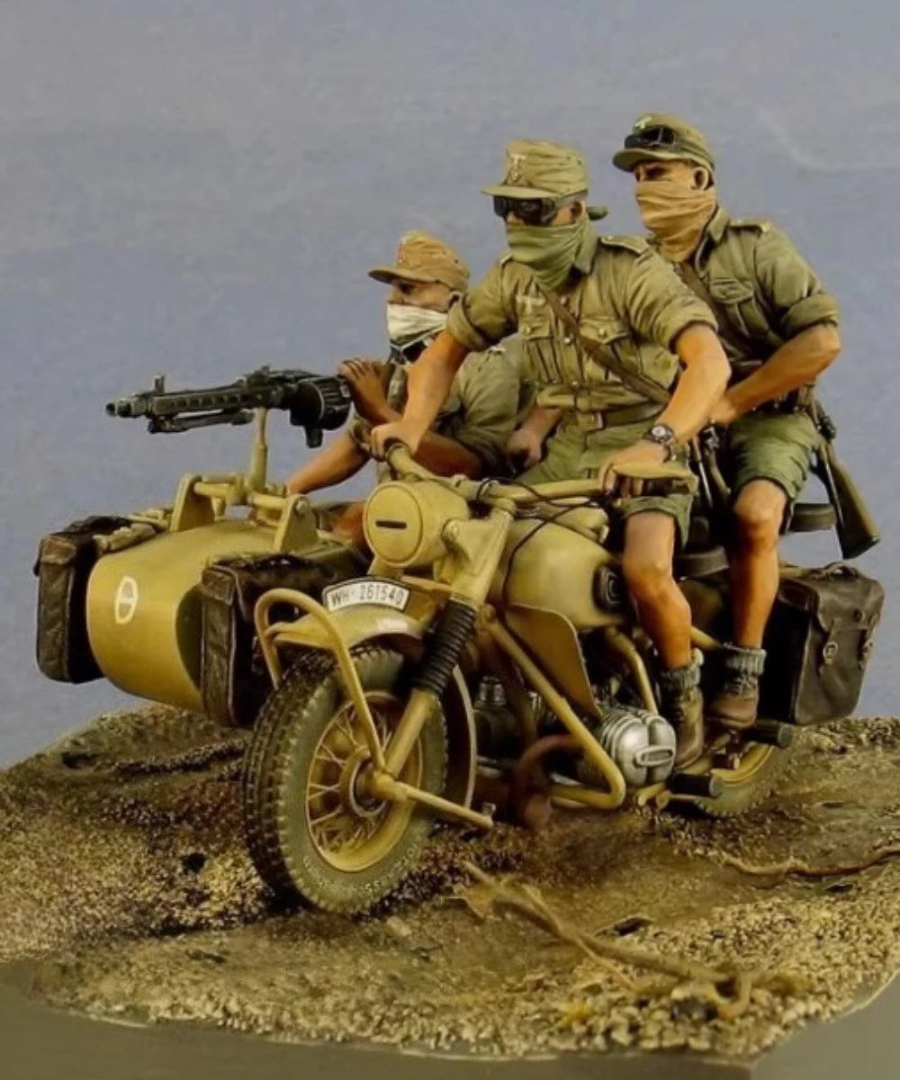 High Quality 1:35 Die-casting Resin Model Kit for Motorcycle Soldiers, 3 People Unpainted (vehicle Not Included)