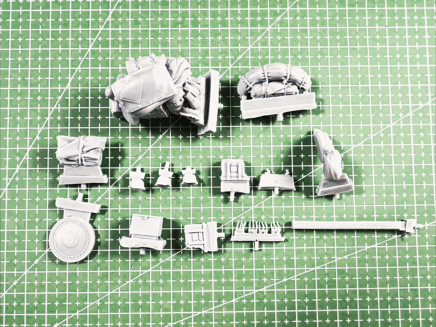 1: 35 Casting Resin Model Scene Making Toy Grey Unpainted Resin Tank Stacks Suitable for PzKpfw38g