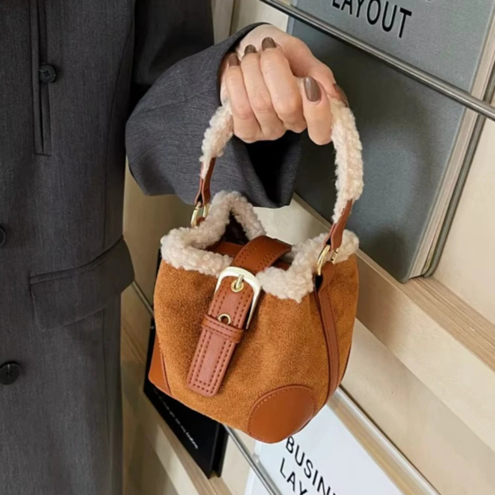 Women's Bags Bucket Shoulder Handbag Autumn Winter Vintage Versatile Lamb Wool Handbag Elegant Fashion Crossbody Bag Wholesale