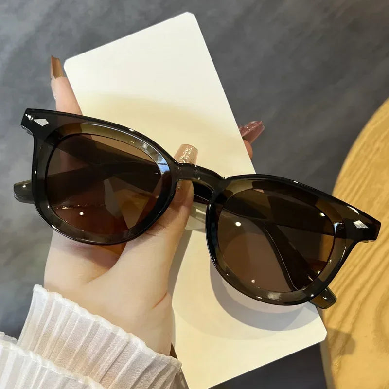 JNPCXI Retro Round Men Sunglasses Fashion Clear Ocean Lens Shades UV400 Women Trending Rivets Sun Glasses
