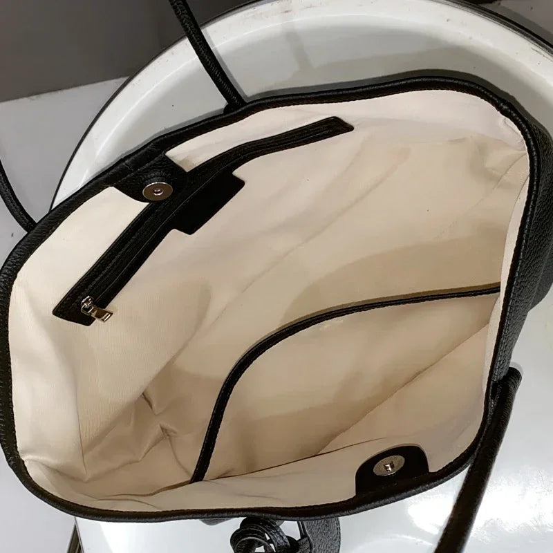 Genuine Cowhide Leather Tote Bag for Women Pebbled Leather Large Capacity Shoulder Bag with Heart Charm Luxury Designer Handbag