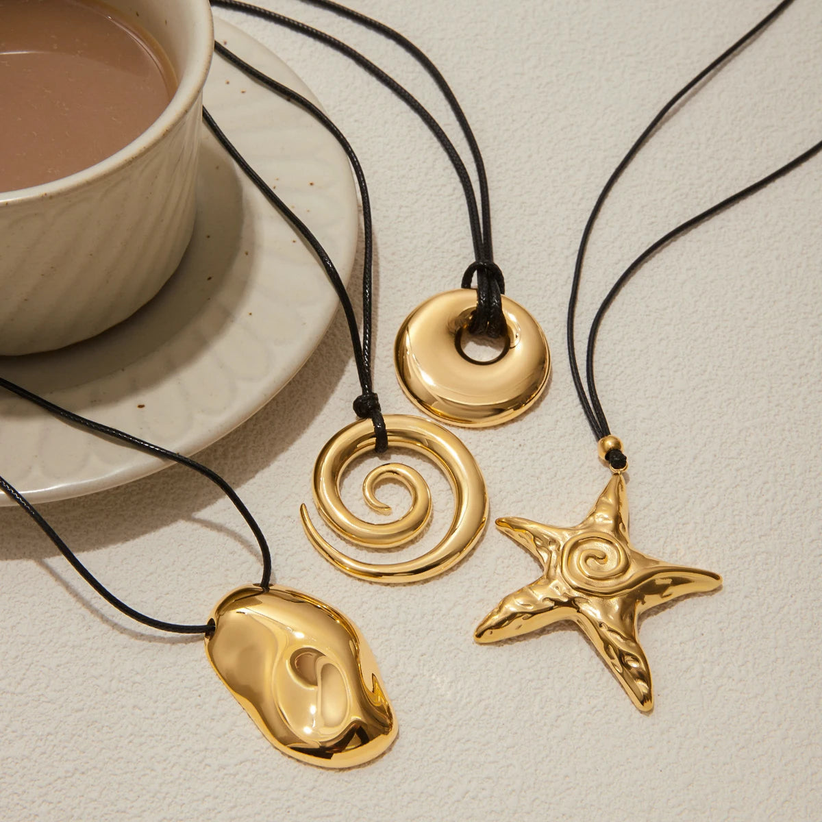 Uworld Fashion Trend 18k Gold Color Plated Stainless Steel Oversized Hammer Pattern Pendant Black Wax Rope Necklace Women's Acce