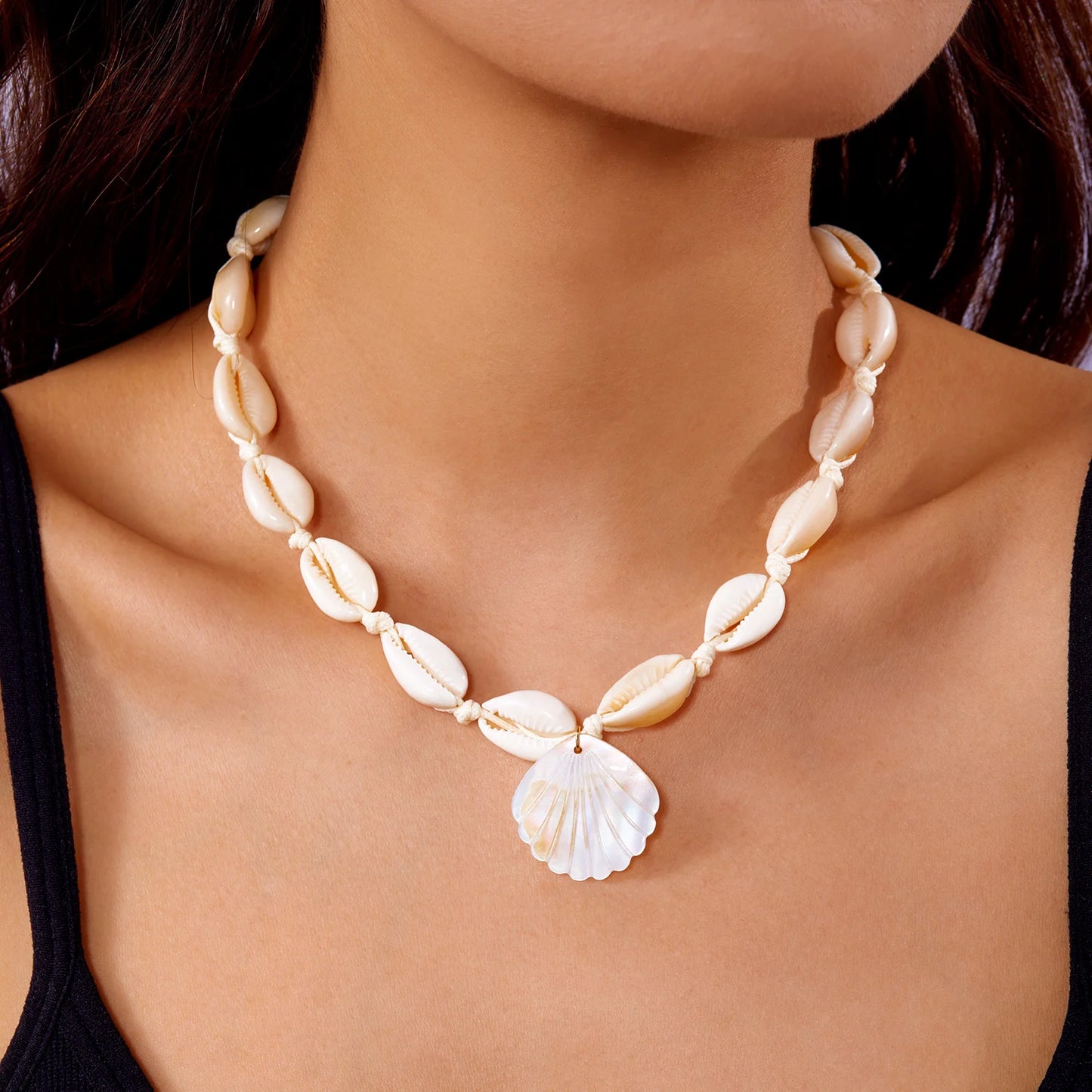 Bohemian Pearl Shell Choker Necklace For Women Girls Boho Beach Shell Pendant Rope Chain Necklace Summer Vacation Jewelry Gift