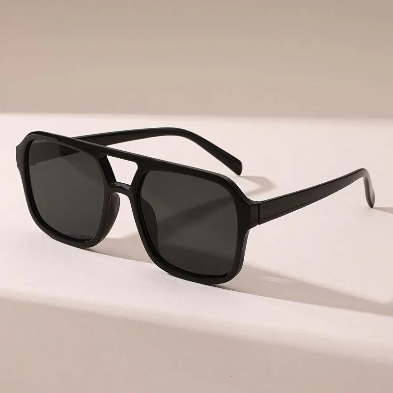 1 Pair of Women's Fashionable Glasses with An Eternal Retro Style Suitable for Dressing and Matching in Various Places