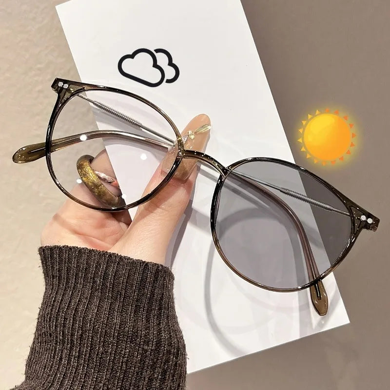 Ladies' Round Frame Color Changing Glasses Fashionable Black Gold Tone Lightweight Daily Accessory Ideal Gift for Friends