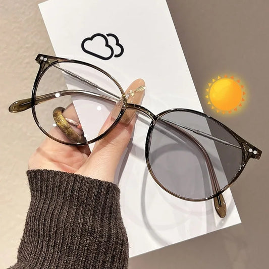 Ladies' Round Frame Color Changing Glasses Fashionable Black Gold Tone Lightweight Daily Accessory Ideal Gift for Friends