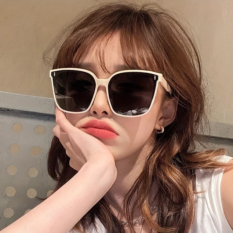 Stylish Black Rectangular Design Frame Fashion Sunlasses for Women  Men