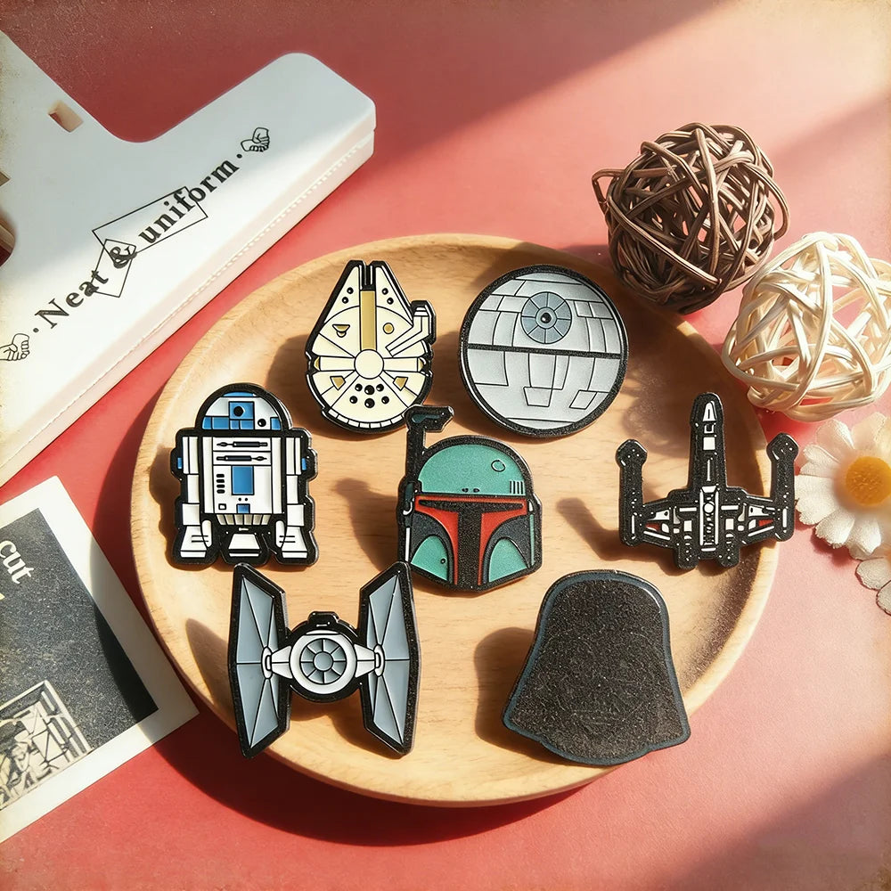 7 PCS Robot Brooch Metal Badge Pin Movie Merchandise for Students Backpack Decoration Gift