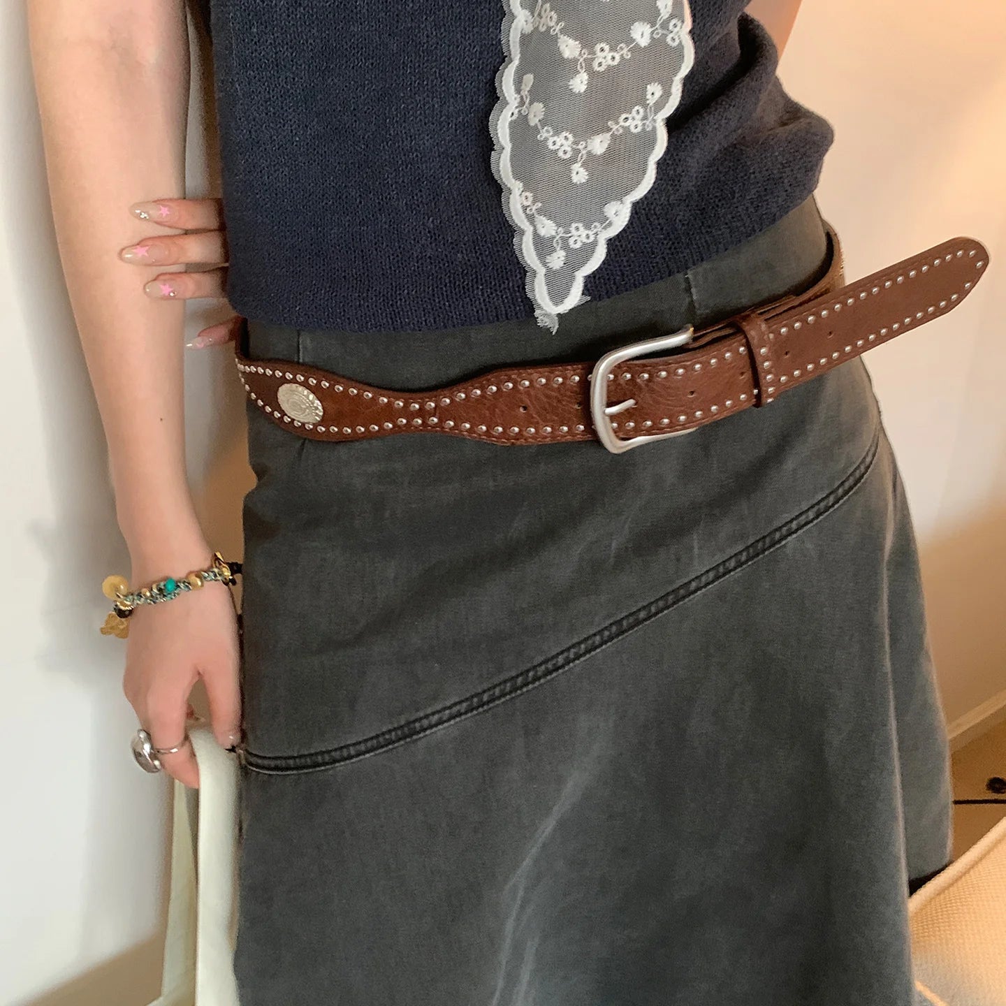 Retro Western Rivet Belt For Women With Skirts And Jeans Slimming Belt With Unique Design Sense As An Accessory