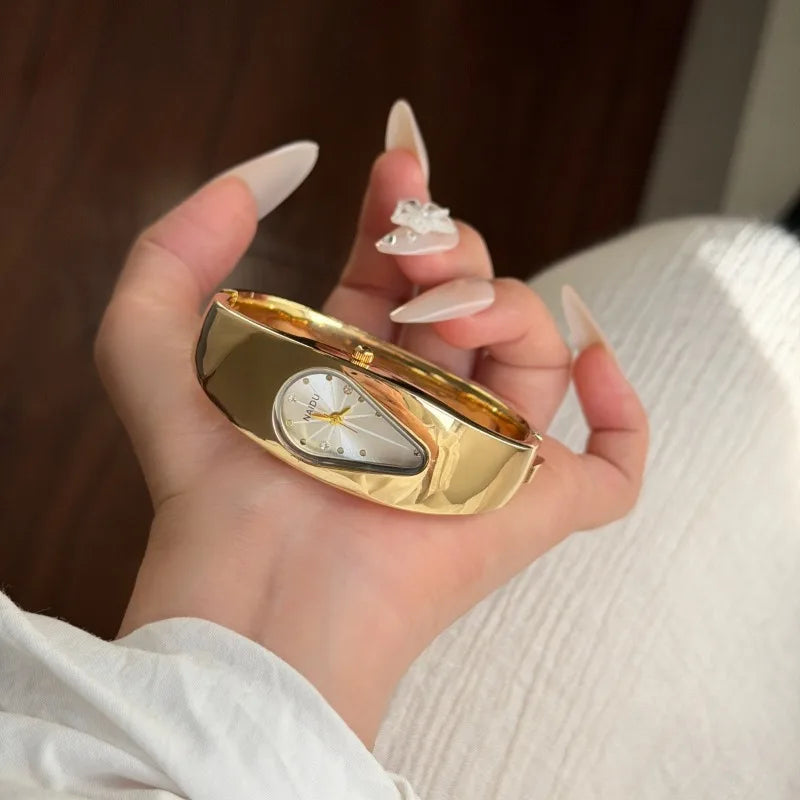 Luxury Shaped Teardrop Bracelet Watch Female Couple Light Senior Sense of Antique Wind Gift Women Quartz Wristwatch Relojs Mujer
