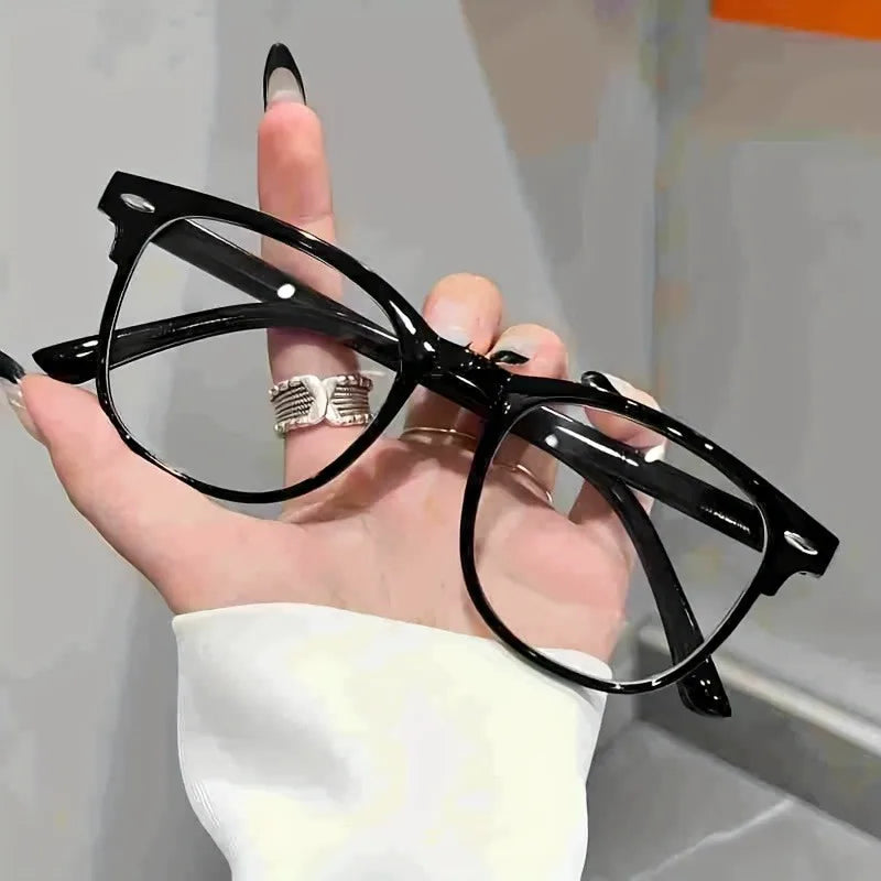 1 Pair of Retro Fashion Glasses Transparent Lenses Suitable for Both Men and Women Versatile