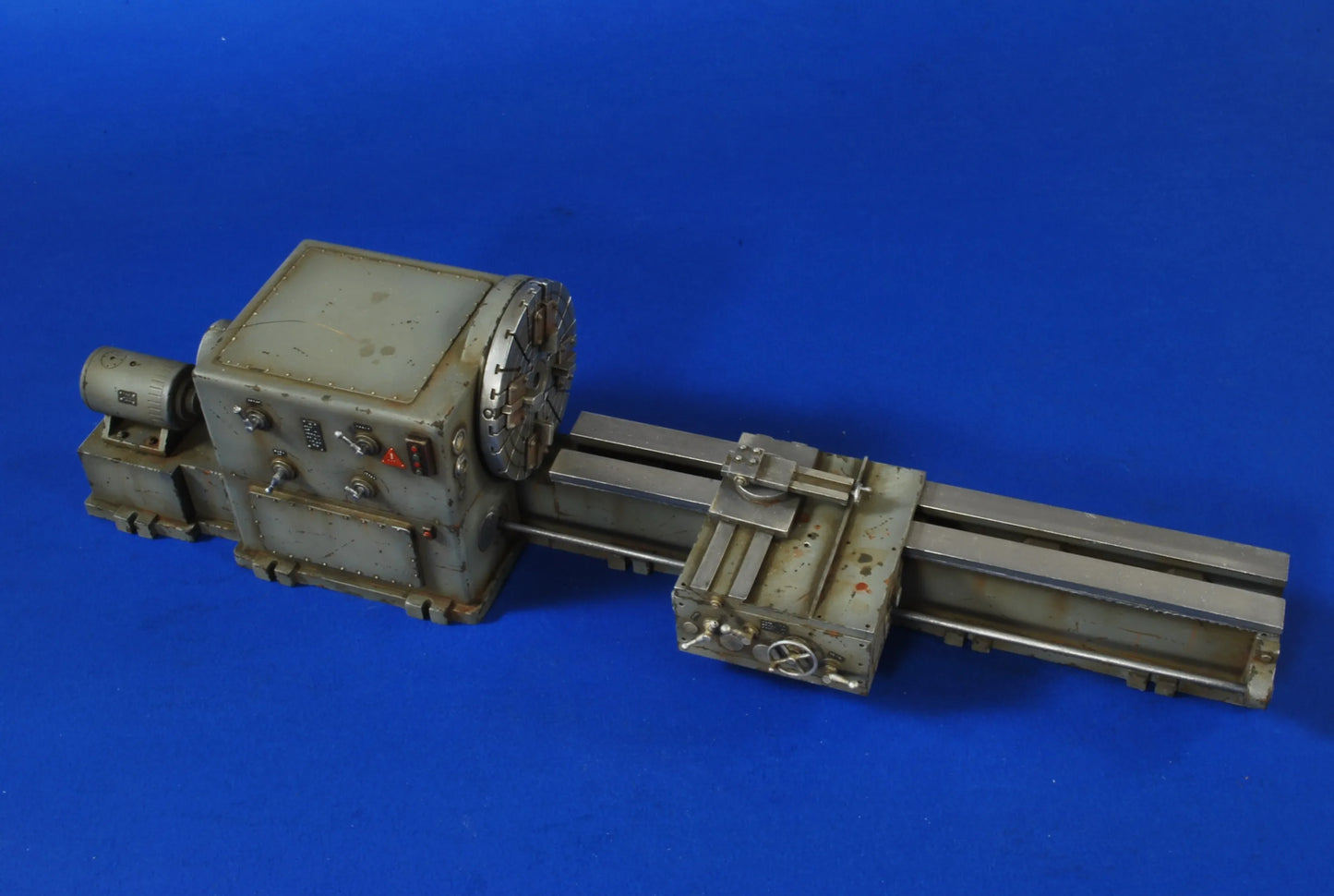 Unpainted 1:35 Resin Model Repair Workshop Machine Scene Model Needs To Assemble Parts (without Characters)