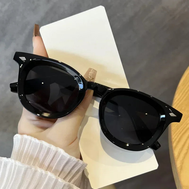 JNPCXI Retro Round Men Sunglasses Fashion Clear Ocean Lens Shades UV400 Women Trending Rivets Sun Glasses