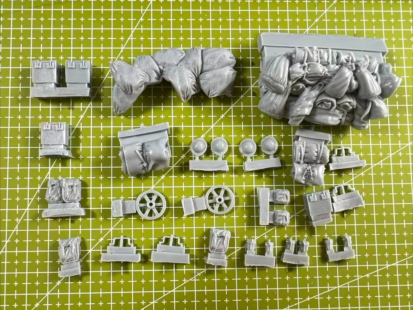 High Quality 1:35 Cast Resin Model Tank Bren Carrier Accessories Set No2 Parts Pile Up Set Unpainted