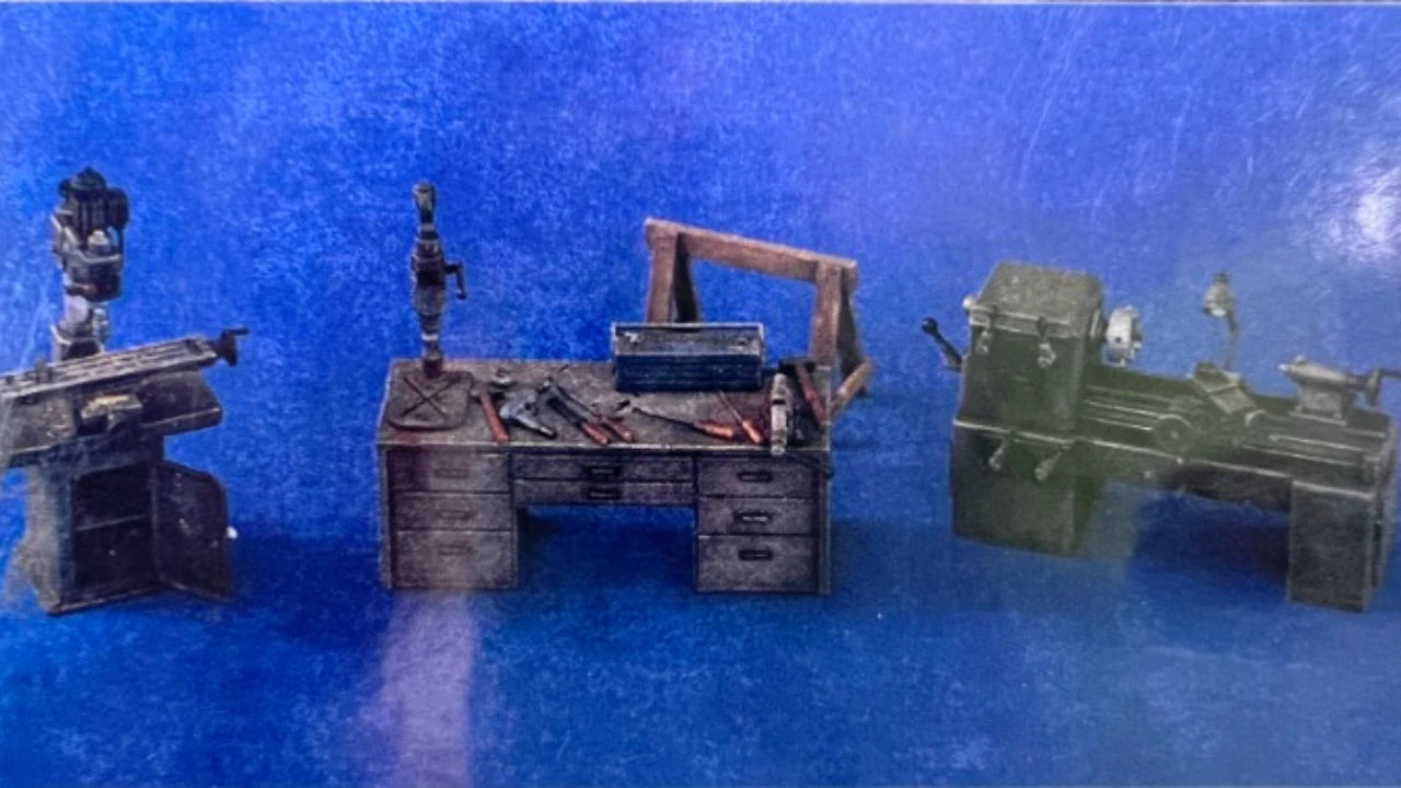 High Quality 1:35 Die Cast Resin Model Assembly Kit World War II Scene Maintenance Tool Table Kit Unpainted