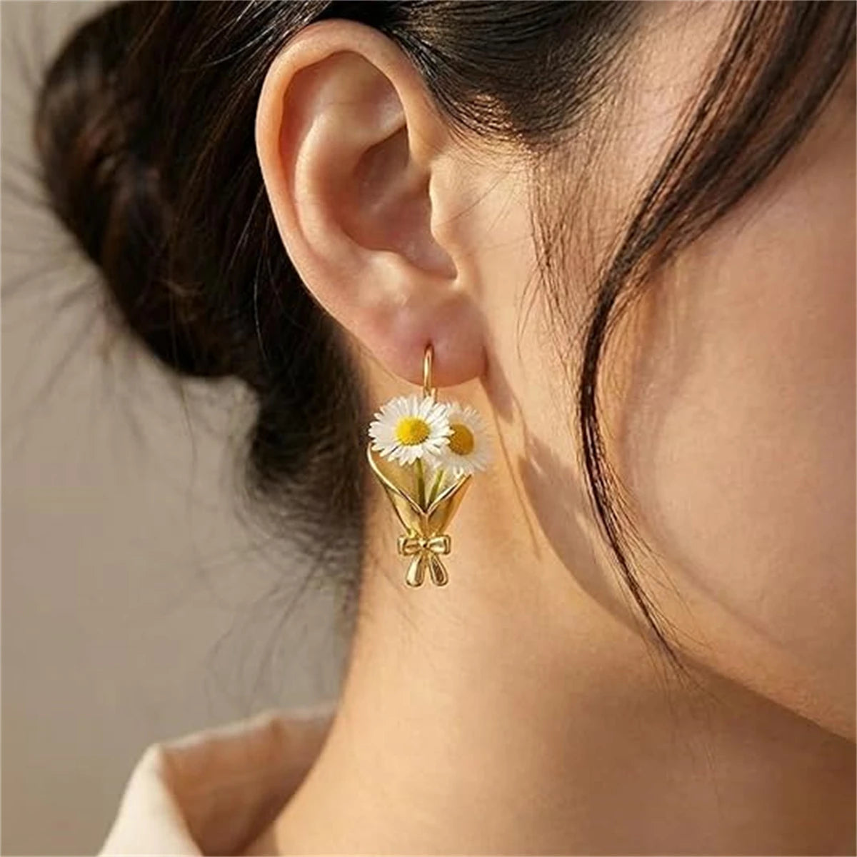 Wearable Bouquet Clip Flower Holder Earring and Necklace Set for Women Gold Tone Dainty Floral Jewelry Set Gift