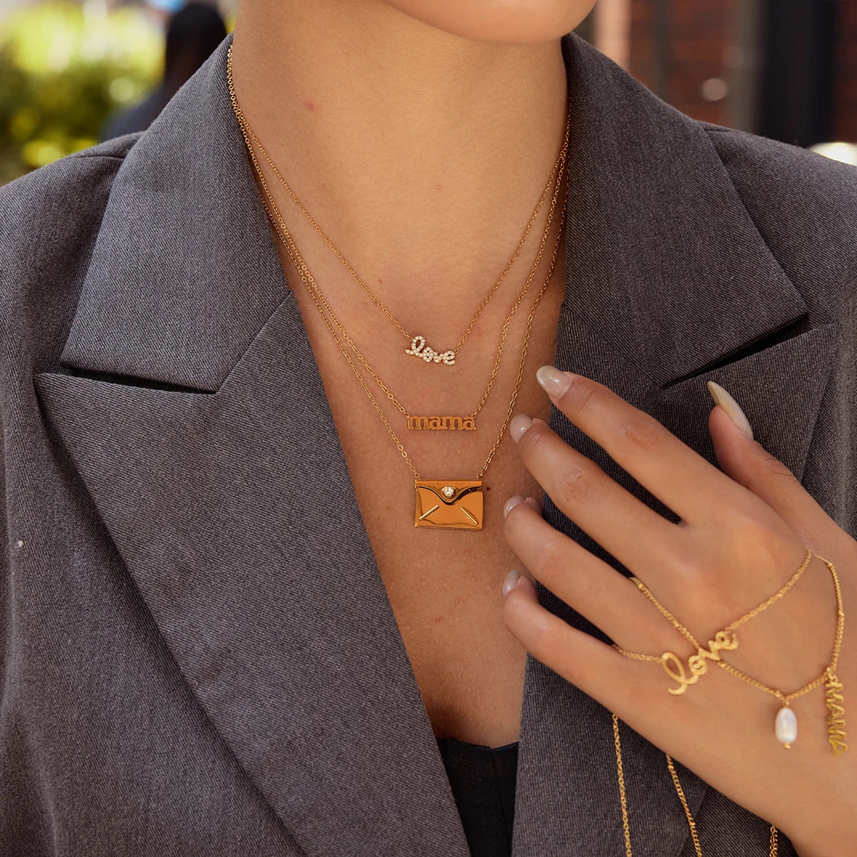 Uworld Simple Classic 18K Gold Color Plated Stainless Steel Photo Pendant Necklace Love Pendant Stackable Necklace Women's Jewel