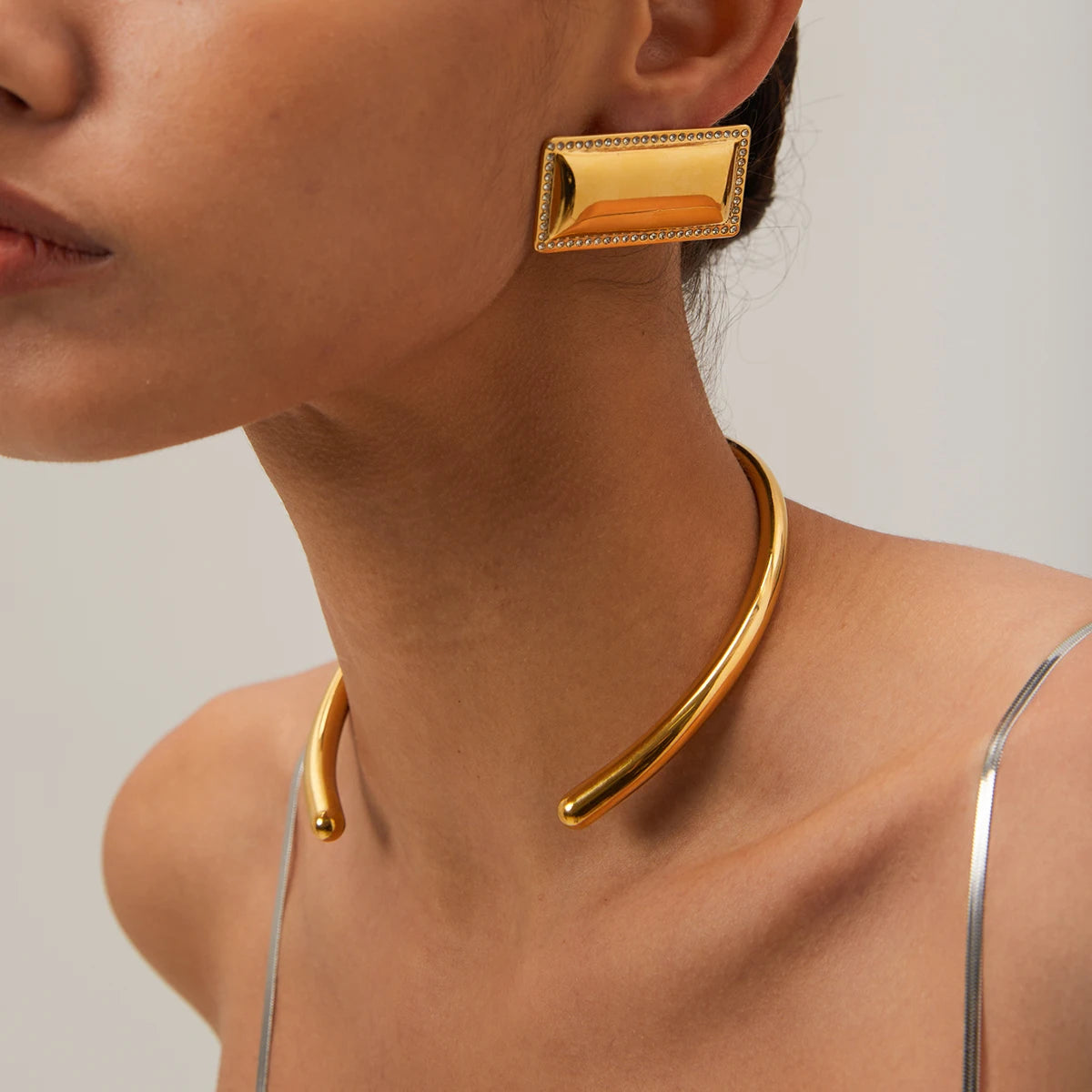 Uworld New Stainless Steel Minimalist Glossy Collar Necklace Exquisite Stylish Metal Distinctive Designer Style Jewelry collar