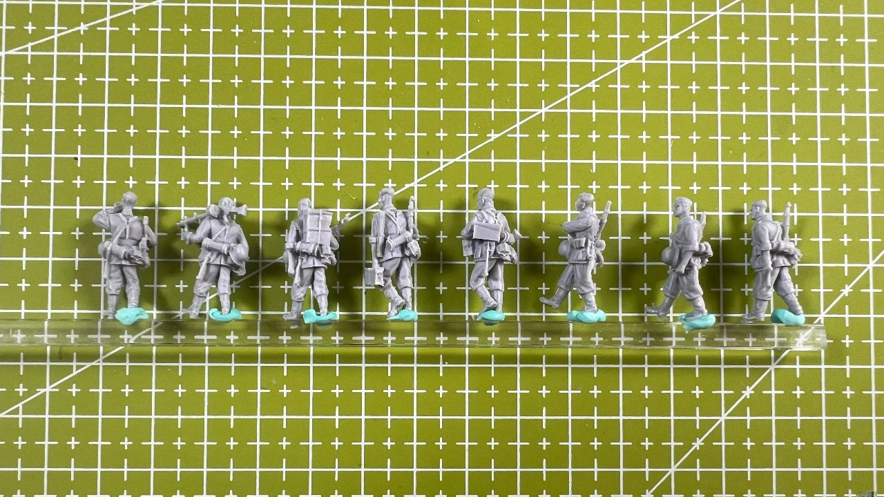 Precision 1/72 resin model kit GK, model of 8 soldiers from World War II, unpainted