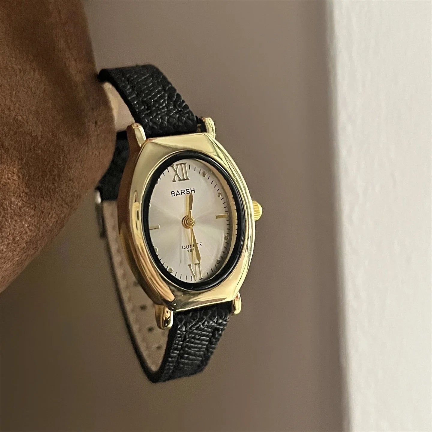 Hot Sale Luxury Women Small Oval Dial Watch Leather Strap Fashion Ladies Quartz Wristwatches Dropshipping Reloj Mujer Gifts