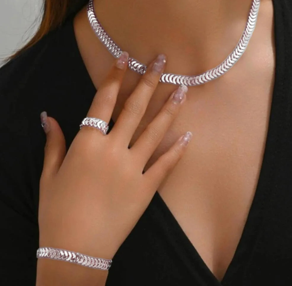 Luxury Inlaid Rhinestone Heart Chain Necklace Bracelet Ring Set for Women Punk Chunky Chain Neckalce Elegant Jewelry Accessories
