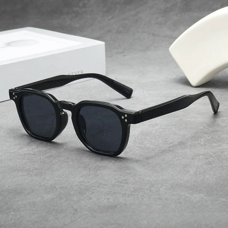 JNPCXI Fashion Square Sunglasses Men Gradient Shades UV400 Vintage Rivets Women Trending Tea Sun Glasses