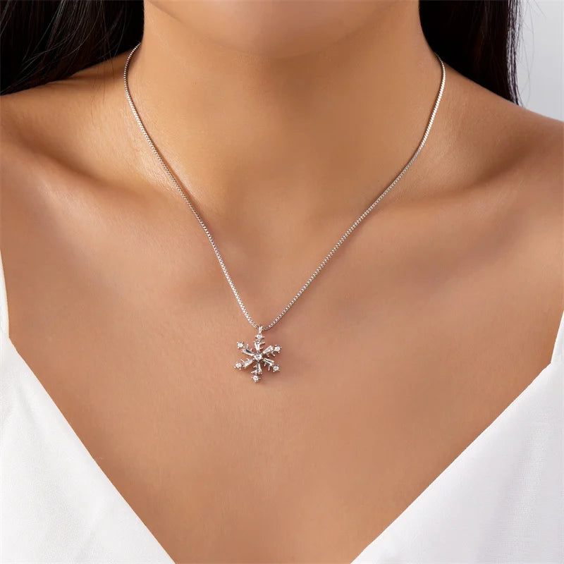 Luxury Zircon Crystal Christmas Tree Pendant Necklace For Women Exquisite Rhinestone Snowflake Clavicle Chain Jewelry Xmas Gifts