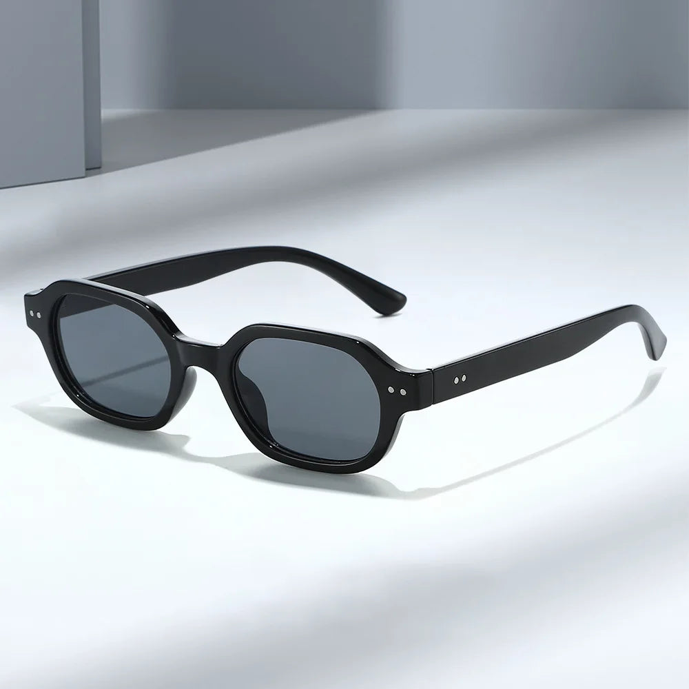 JNPCXI Vintage Rivets Square Sunglasses Women Fashion Clear Tea Tea Gradient Shades UV400 Men Trending Punk Sun Glasses
