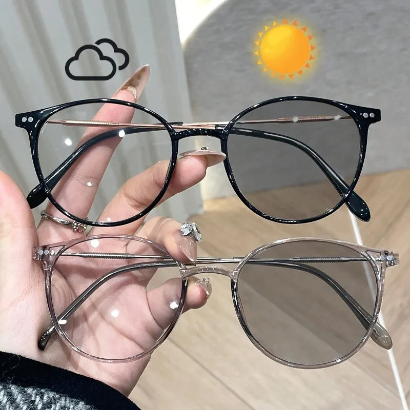 Ladies' Round Frame Color Changing Glasses Fashionable Black Gold Tone Lightweight Daily Accessory Ideal Gift for Friends