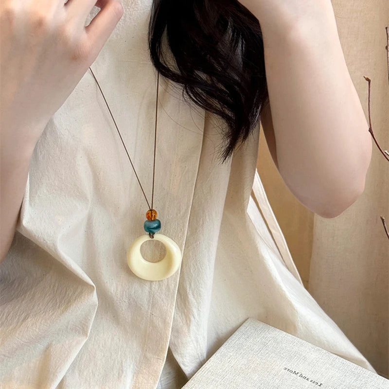 New Minimalist Circle Round Pendant Long Rope Necklace for Women Versatile High-End Sweater Chain Autumn Winter Niche Accessory