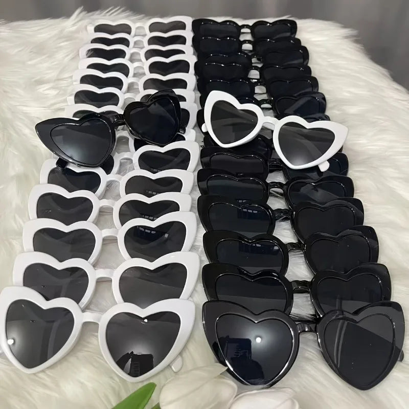 15 Black Heart-Shaped Glasses + 15 White Heart-Shaped Glasses, Bridal Groom Bridesmaid Supplies for Wedding Party