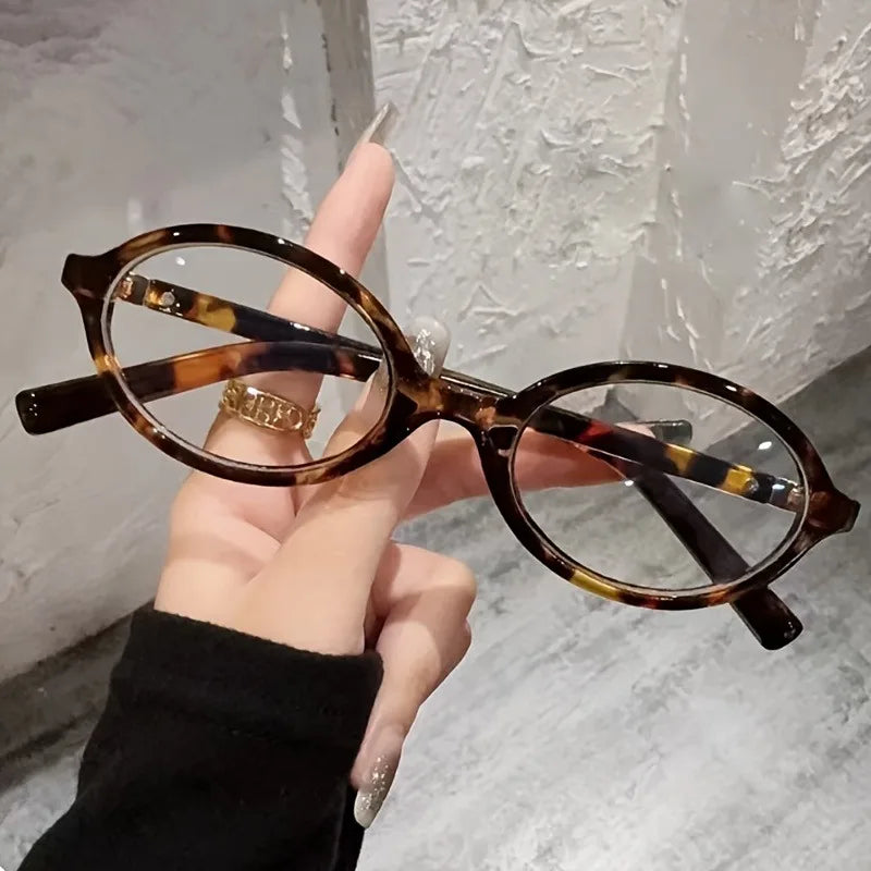Vintage-Inspired Oval Frame Reading Glasses Ideal for Street Style Photography Everyday Fashion Glasses
