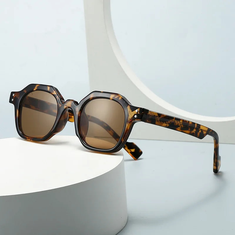 JNPCXI New Fashion Square Women Sunglasses Shades UV400 Fashion Green Gradient Men Punk Rivets Sun Glasses