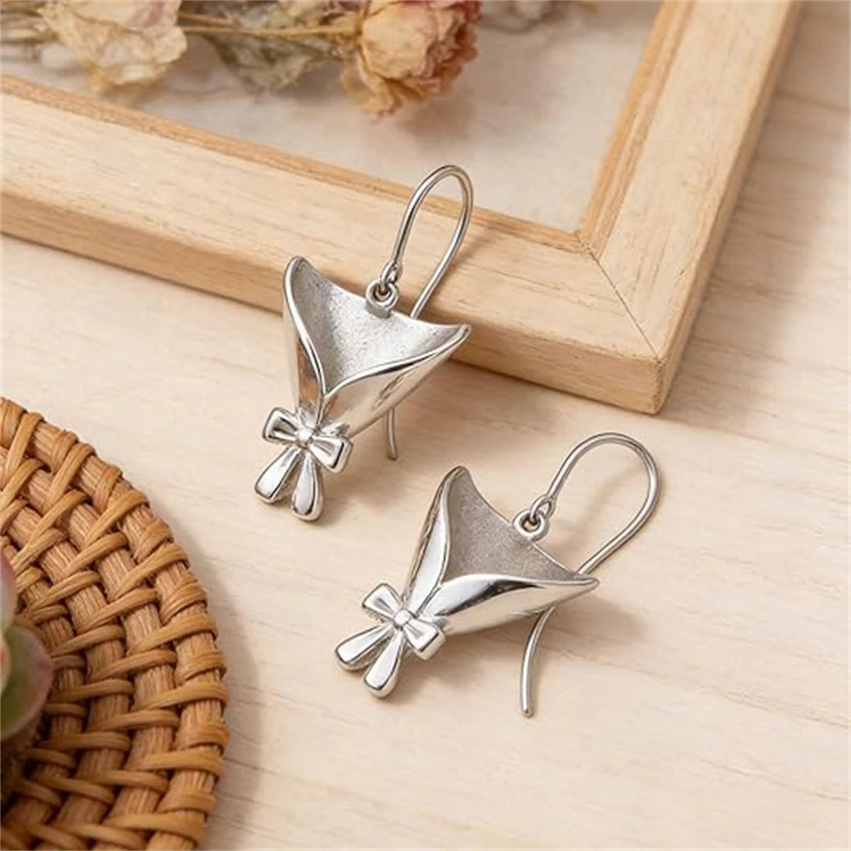 Wearable Bouquet Clip Flower Holder Earring and Necklace Set for Women Gold Tone Dainty Floral Jewelry Set Gift