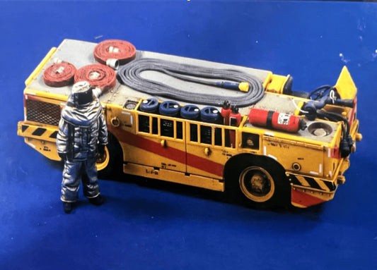 1/48 Cast Resin Model, Scene Model for Aircraft Carrier Tractor and Driver GK, Uncolored Model