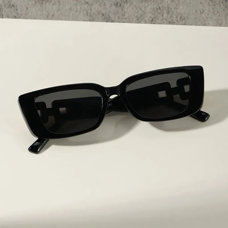 Women's Retro Anti Glare Glasses Are Suitable for Casual Wear Durable and Lightweight Frame Lenses Are Suitable for Daily
