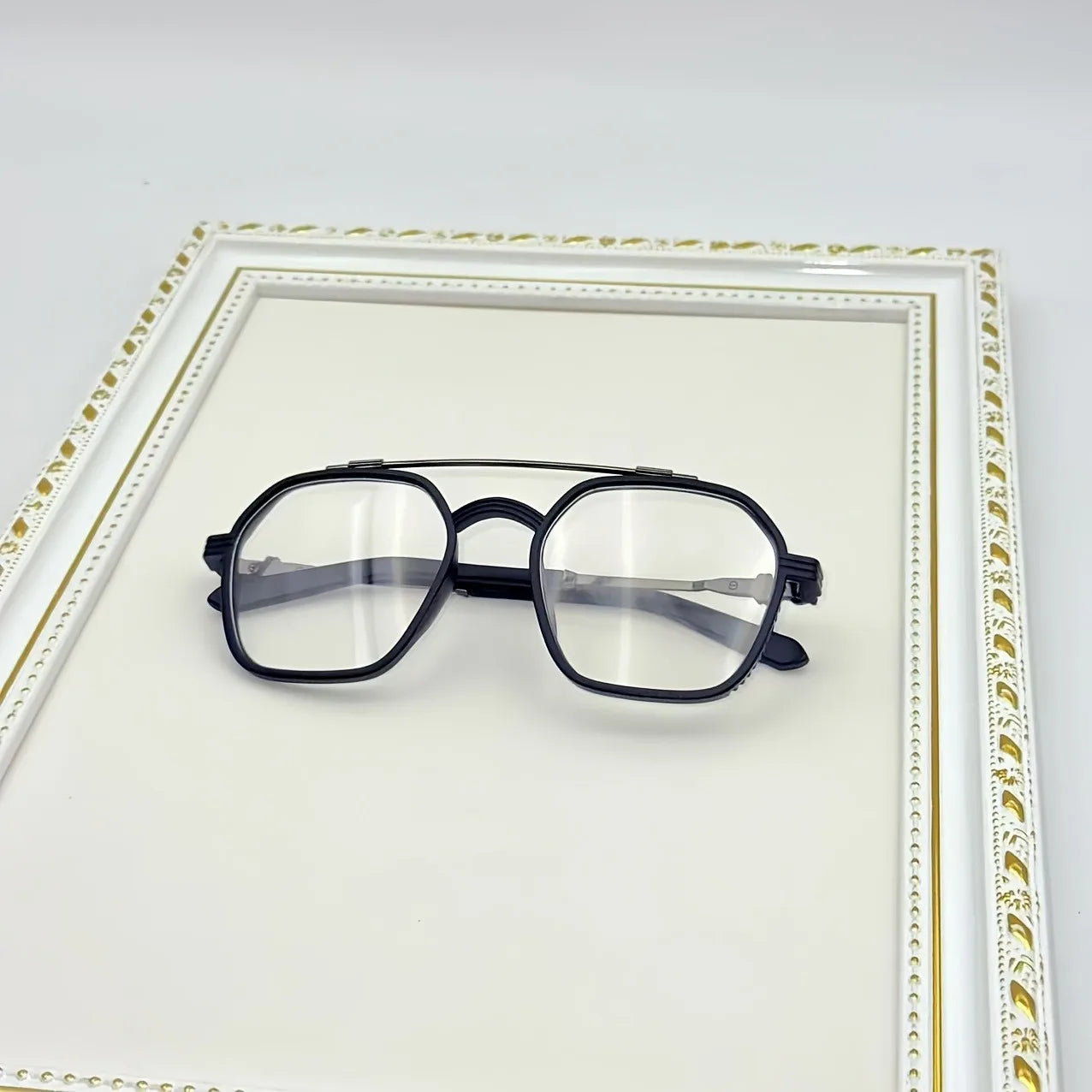 Innovative Square Pilot for Men and Women Metal Frame Perfect for Casual Attire and Activities