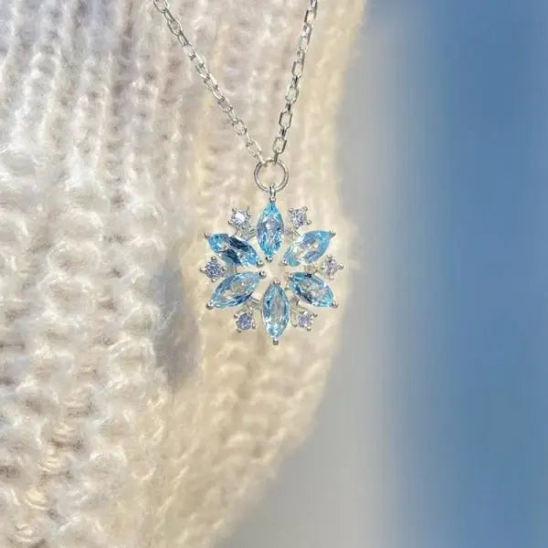 Luxury Zircon Crystal Christmas Tree Pendant Necklace For Women Exquisite Rhinestone Snowflake Clavicle Chain Jewelry Xmas Gifts