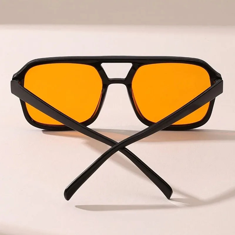 1 Pair of Women's Fashionable Glasses with An Eternal Retro Style Suitable for Dressing and Matching in Various Places