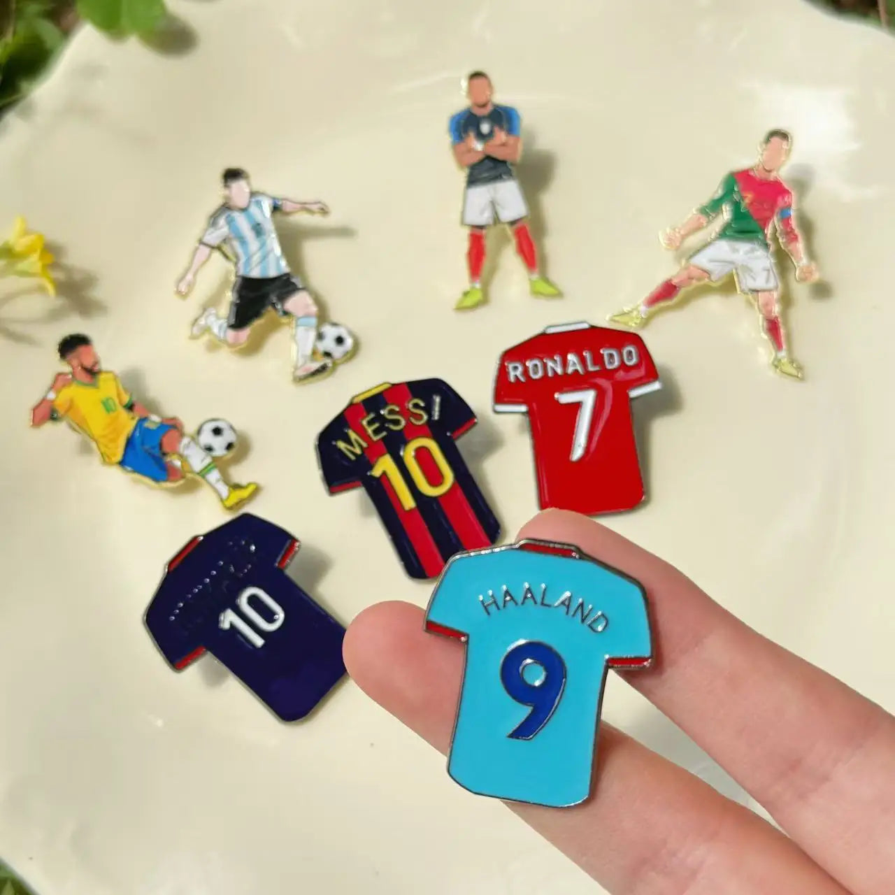 4/8PCS Creative Football Enamel Pin Cool Star Professional Athletes Brooches Lapel Backpack Badge Party Jewelry Gift For Fans Fr