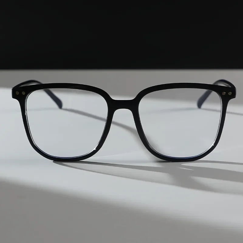 A Pair of Women'S Plastic Geometric Oversized Frames with a Minimalist And Casual Style, Featuring Plain Lenses.