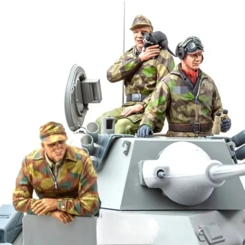 1: 16 Die-casting Resin Model Assembly Toy Tank Soldier 3 People Unpainted State