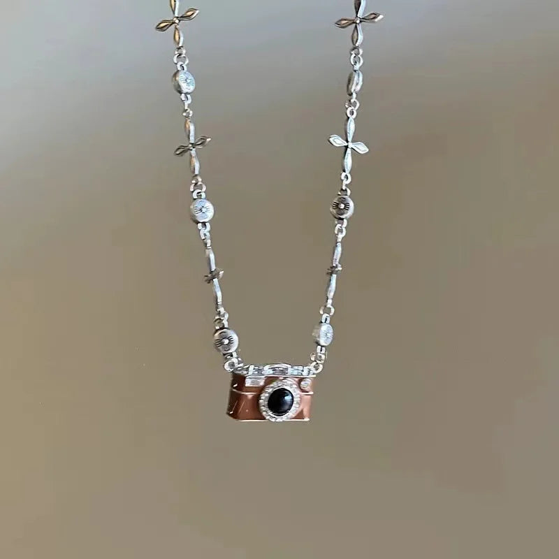 Vintage Y2K Brown Camera Pendant Necklace Women's Punk Hip-Hop Simple Personality Collar Female Unique Party Jewelry Accessories